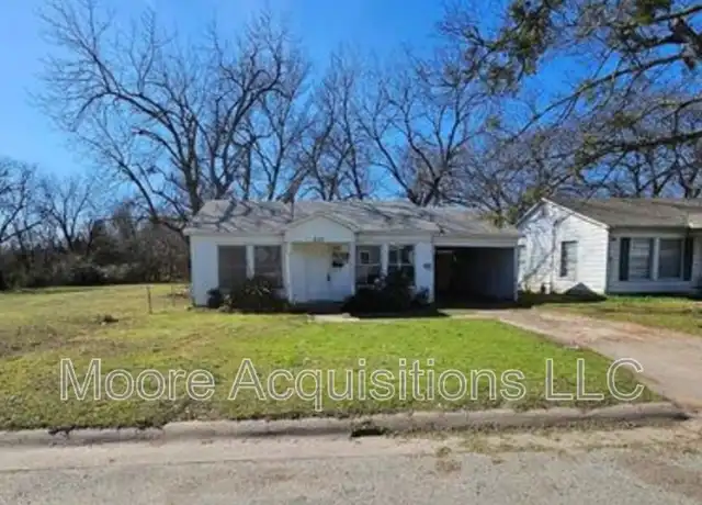 Property at 830 S Lyon St, Sherman, TX, 75092, 2 beds, 1 bath, [object Object]