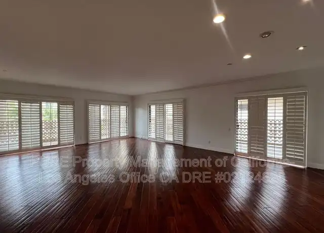 Property at 512 Esplanade #204, Redondo Beach, CA, 90277, 2 beds, 2 baths, [object Object]