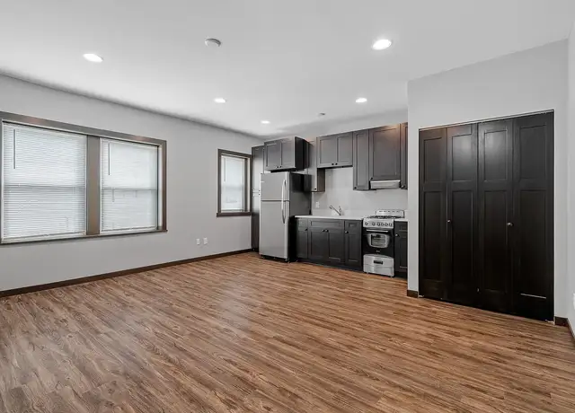 Photo of 501 E 14th St, Minneapolis, MN 55404