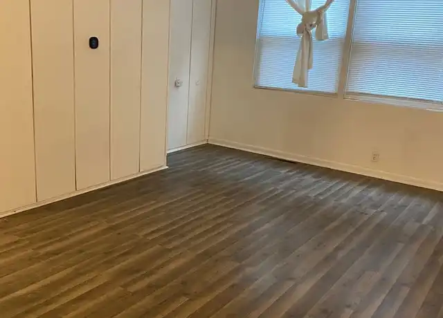 Property at 404 E Green St Unit 102, Urbana, IL, 61802, 2 beds, 1 bath, [object Object]