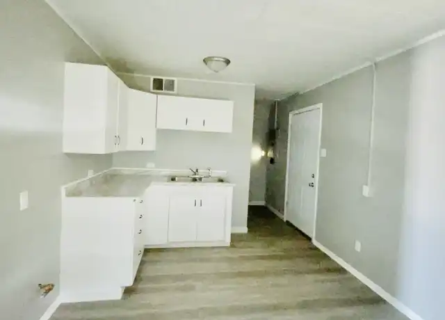 Property at 15 E Adams Dr, East Saint Louis, IL, 62206, 3 beds, 1 bath, [object Object]