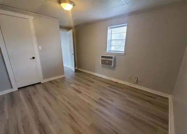 Property at 104 S Moore Ave Unit 104-2, Claremore, OK, 74017, 1 bed, 1 bath, [object Object]