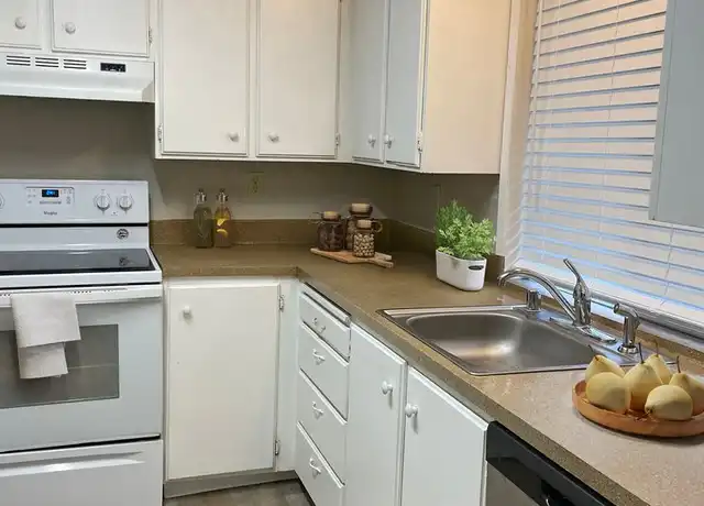 Property at 10226 SE 6th St Unit 4, Bellevue, WA, 98004, 2 beds, 1 bath, [object Object]