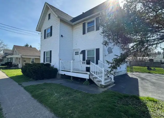 Property at 344 Clinton St Unit Upper, Lockport, NY, 14094, 1 bed, 1 bath, [object Object]
