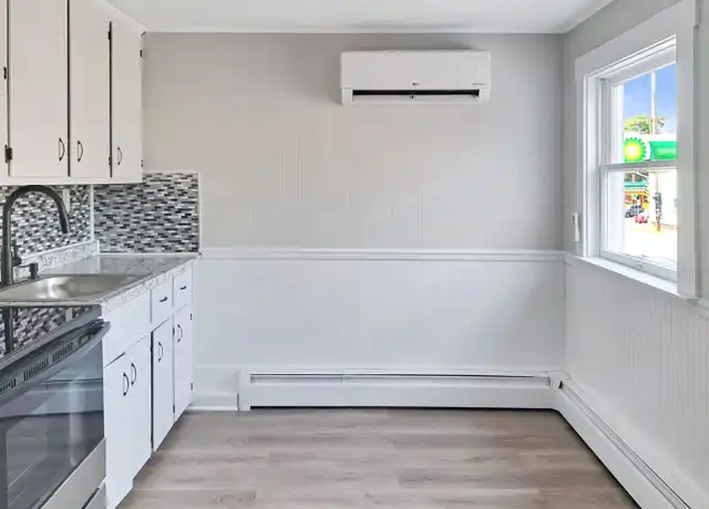 Property at 5 Andover St, Lowell, MA, 01852, 1 bed, 1 bath, [object Object]