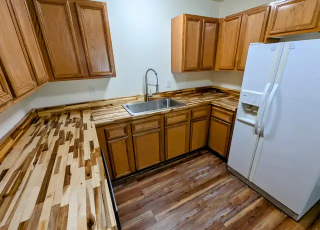Property at 9841 N Lombard St, Portland, OR, 97203, 6 beds, 2 baths, [object Object]