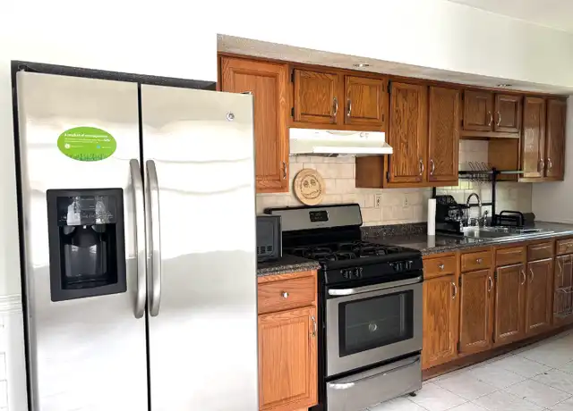 Property at 212 Pine St Unit 2, Attleboro, MA, 02703, 3 beds, 1 bath, [object Object]