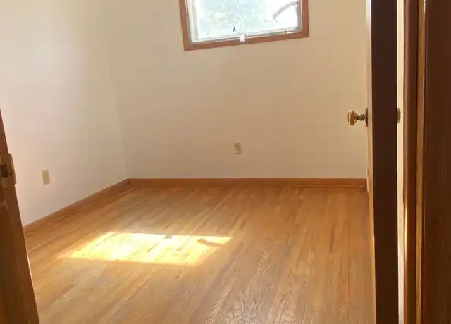 Property at 118 2nd Ave E, Dickinson, ND, 58601, 2 beds, 1 bath, [object Object]