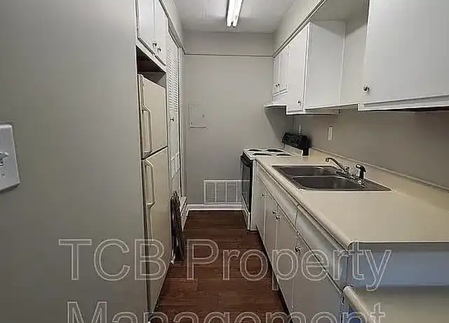 Property at Parkway Plaza - 4604 Southern Pkwy, Louisville, KY, 40214, 1 bed, 1 bath, [object Object]