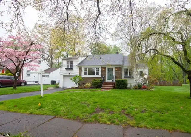 Property at 30 Chestnut Hill Pl, Glen Ridge, NJ, 07028, 3 beds, 2 baths, [object Object]
