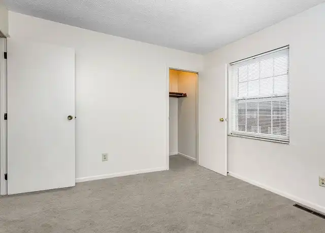Property at SUMMER REDUCED RENT - Pinecrest Village - 2380 Pinecrest Dr, Columbus, OH, 43229, 2 beds, 1 bath, [object Object]