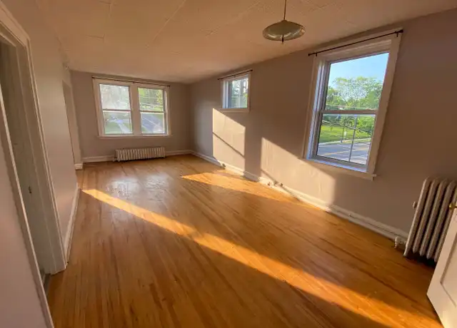 Property at 932 E 4th St Unit 1, Duluth, MN, 55805, 2 beds, 1 bath, [object Object]