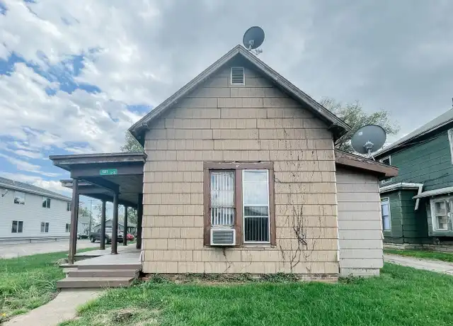 Property at 1607 W Jackson St Unit 2, Muncie, IN, 47303, 1 bed, 1 bath, [object Object]