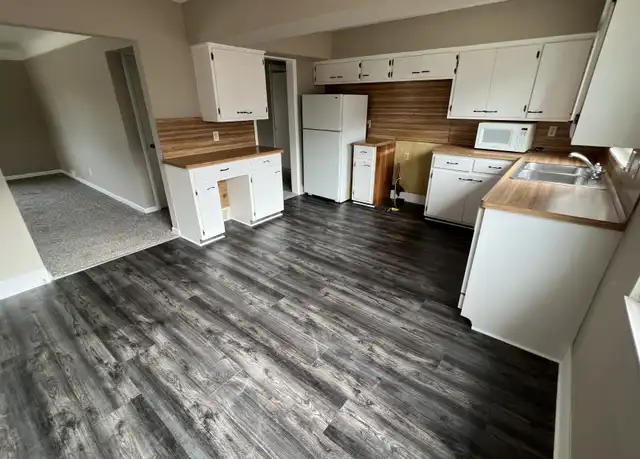 Property at 19450 Lake Shore Blvd, Cleveland, OH, 44119, 3 beds, 1 bath, [object Object]