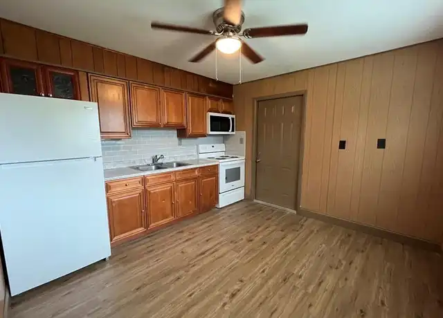Property at 442 Avenue F NW, Moore Haven, FL, 33471, 2 beds, 1 bath, [object Object]