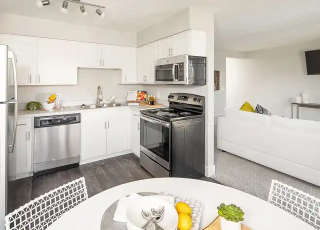 Property at Willow Park by Broadmoor - 9605 Park Dr, Omaha, NE, 68127, 2 beds, 1 bath, [object Object]
