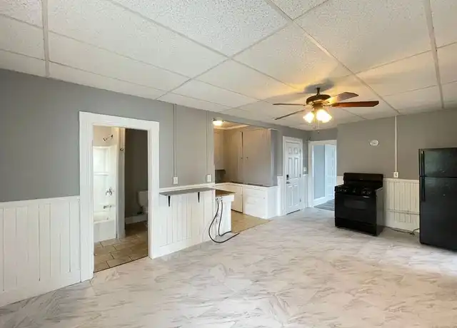 Property at 551 Somerville St, Manchester, NH, 03103, 3 beds, 1 bath, [object Object]