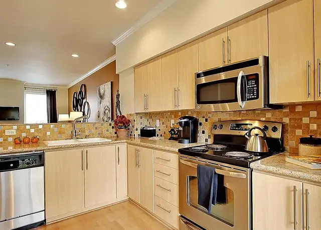 Photo of 7000 NE 186th Pl, Kenmore, WA 98028