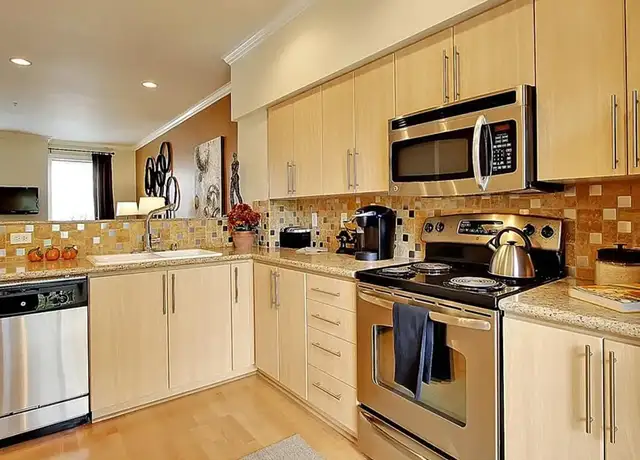 Photo of 7000 NE 186th Pl, Kenmore, WA 98028