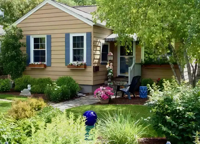 Property at 328 S Commonwealth Ave, Aurora, IL, 60506, 2 beds, 2 baths, [object Object]