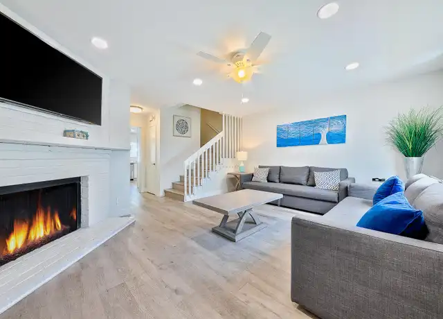 Property at 1518 Thomas Ave Unit 3, San Diego, CA, 92109, 2 beds, 2 baths, [object Object]