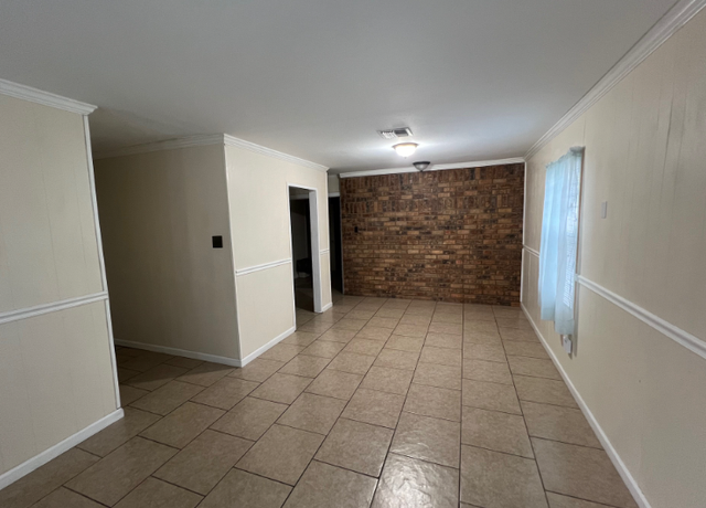 Photo of 8005 Simon St, Metairie, LA 70003