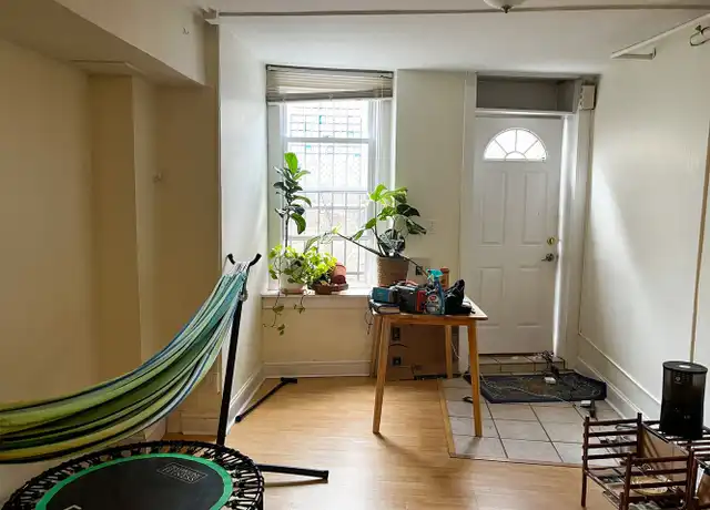 Property at 136 Dwight St, New Haven, CT, 06511, 2 beds, 1 bath, [object Object]