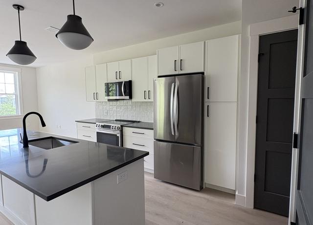 Photo of 100 Plank St Unit 106, Bedford, MA 01730