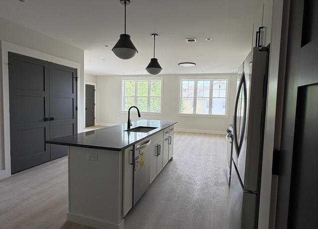 Photo of 100 Plank St Unit 106, Bedford, MA 01730