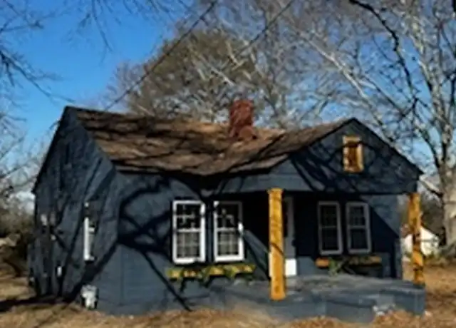 Property at 221 N Forest Ave, Hartwell, GA, 30643, 2 beds, 1 bath, [object Object]