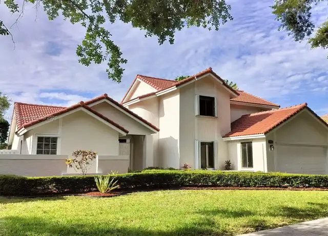 Property at 10401 NW 18th Dr, Plantation, FL, 33322, 4 beds, 3 baths, [object Object]