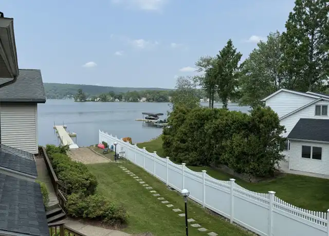 Property at 7 Clearwater Ln, East Hampton, CT, 06424, 1 bed, 1.5 baths, [object Object]