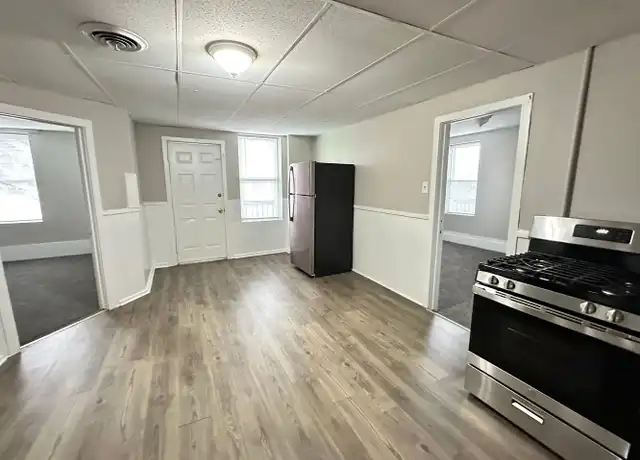 Property at 10 Spring St Unit 4L, Holyoke, MA, 01040, 3 beds, 1 bath, [object Object]