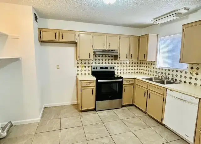 Property at 1216 N Tasker Dr, Hobbs, NM, 88240, 3 beds, 2 baths, [object Object]