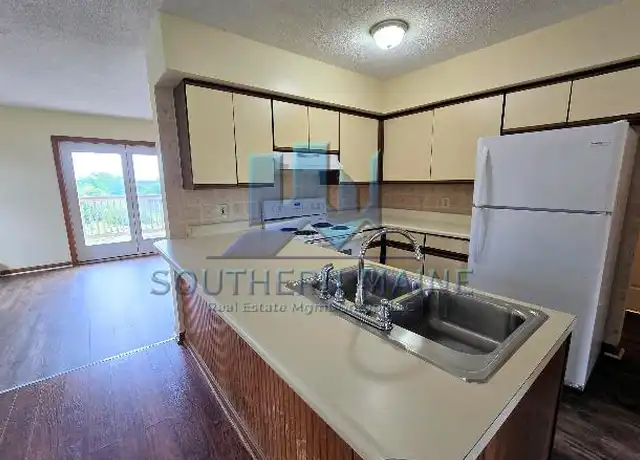 Property at 1030 Ohio St, Bangor, ME, 04401, 2 beds, 1 bath, [object Object]