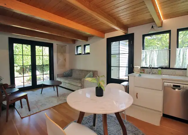 Property at 1553 SE Umatilla St Unit B, Portland, OR, 97202, 1 bed, 1 bath, [object Object]