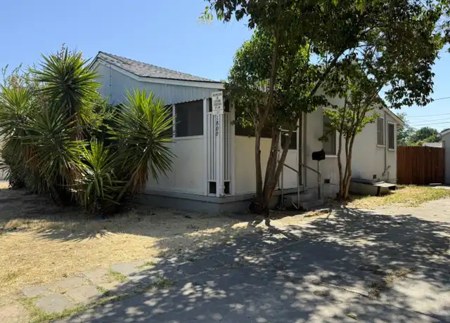 Property at 1800 Cedar Ave, Merced, CA, 95340, 3 beds, 1 bath, [object Object]