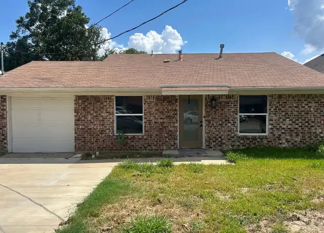 Property at 2118 Aggie Dr, Grand Prairie, TX, 75051, 3 beds, 1.5 baths, [object Object]
