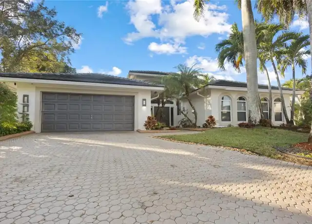 Property at 3719 Oak Ridge Cir, Weston, FL, 33331, 5 beds, 3 baths, [object Object]