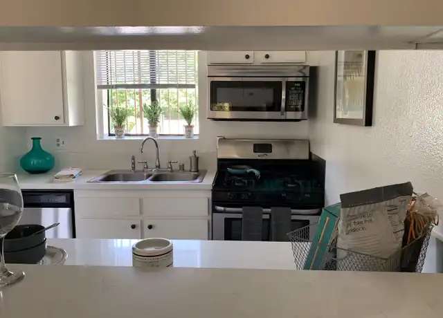 Property at 11059 Fruitland Dr Unit 01, Studio City, CA, 91604, 2 beds, 2 baths, [object Object]