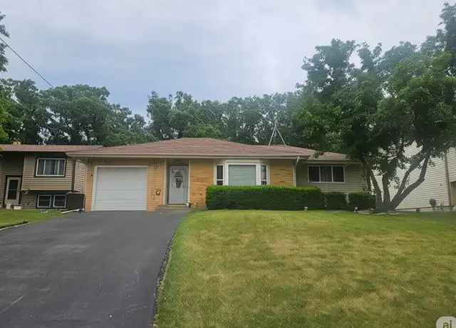 Property at 704 Greenbriar Ln, Lindenhurst, IL, 60046, 3 beds, 1 bath, [object Object]