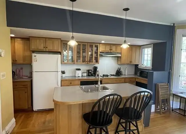 Property at 62 Cypress St #3, Brookline, MA, 02445, 3 beds, 1 bath, [object Object]