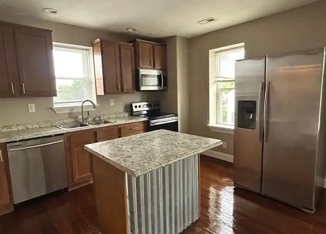 Property at 722 S Spring St, Mishawaka, IN, 46544, 2 beds, 1 bath, [object Object]
