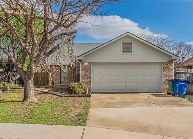 Property at 2152 Sunstone Dr, Carrollton, TX, 75006, 3 beds, 2 baths, [object Object]