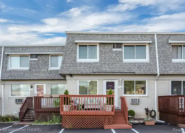 Property at 118 Ladd Rd, Walled Lake, MI, 48390, 2 beds, 1.5 baths, [object Object]