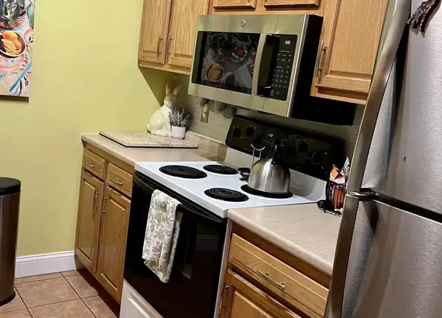 Property at 18 Harbor Ave #304, Nashua, NH, 03060, 2 beds, 2 baths, [object Object]