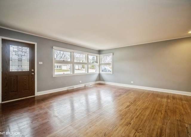 Photo of 1109 Whitfield Rd, Northbrook, IL 60062