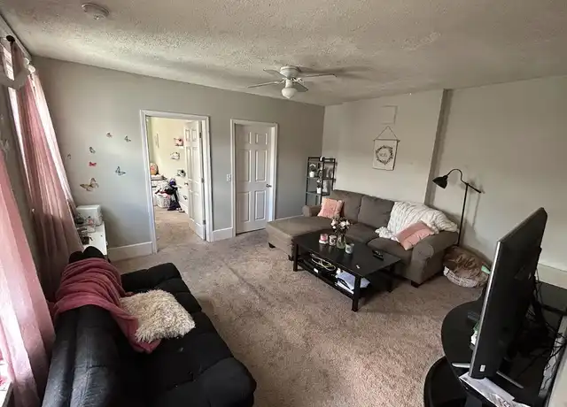 Property at 2333 W Clifton Ave Unit B4, Cincinnati, OH, 45219, 2 beds, 1 bath, [object Object]
