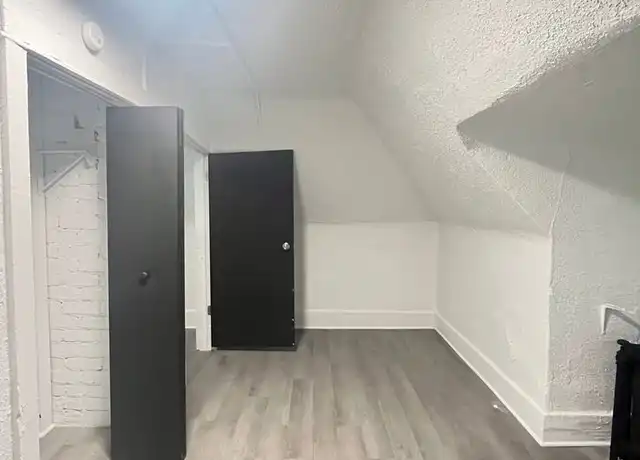 Property at 319 Franklin Ave Unit 5, Des Moines, IA, 50314, 1 bed, 1 bath, [object Object]