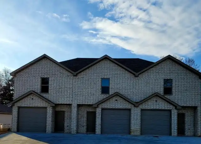 Property at 700 S 7th St, Paragould, AR, 72450, 2 beds, 2.5 baths, [object Object]